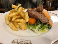 -Majestic Café
