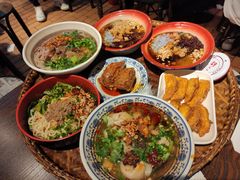 -爆炸头阿姨小四川正宗川味小吃(无任何分店)