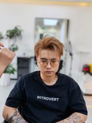 -V7 HAIR SALON