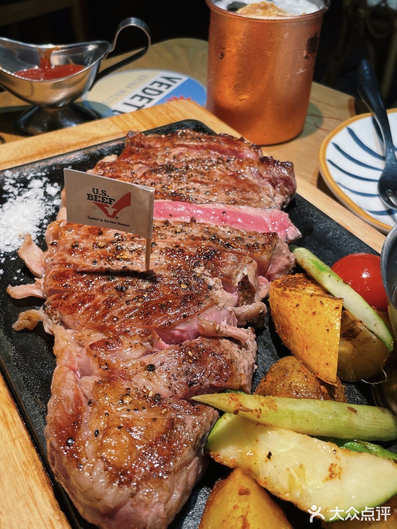 魔都探店🥩美式复古牛排馆也太有氛围感了