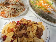 -丹水桥地锅鱼·翘嘴鲌·地方特色全鱼宴(丹江口大坝店)