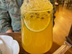 百香果气泡水-Ten Olives甜点