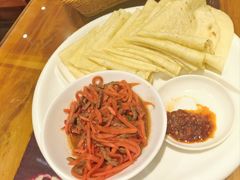 酸萝卜炒牛肉配饼-玛禄藏膳(五分店)