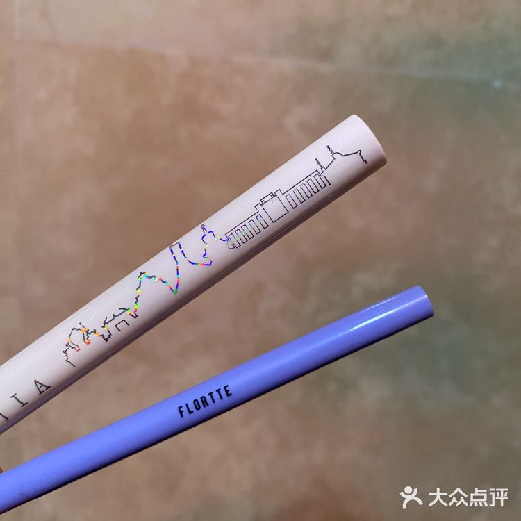 only write 购入 花洛莉亚彩色眼线胶笔
