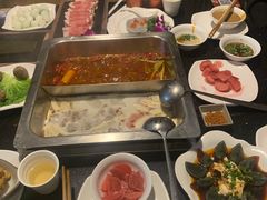 -百年川椒重庆老火锅(光谷店)