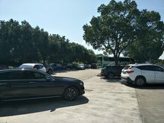 -平望服务区·停车场