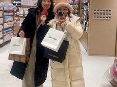 -名创优品(北京新中关购物中心地铁层店)