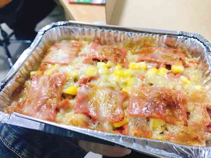 有一家芝士焗饭-"位于高雄路的一家小店,不是很起眼,内部空.
