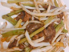 花生芽炒牛肉-天瑞轩·粤菜餐厅