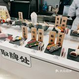抹茶味的内馅，里面还夹着甜糯可口的红豆，浓郁香甜