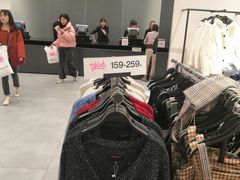 -URBAN REVIVO(七宝领展广场店)