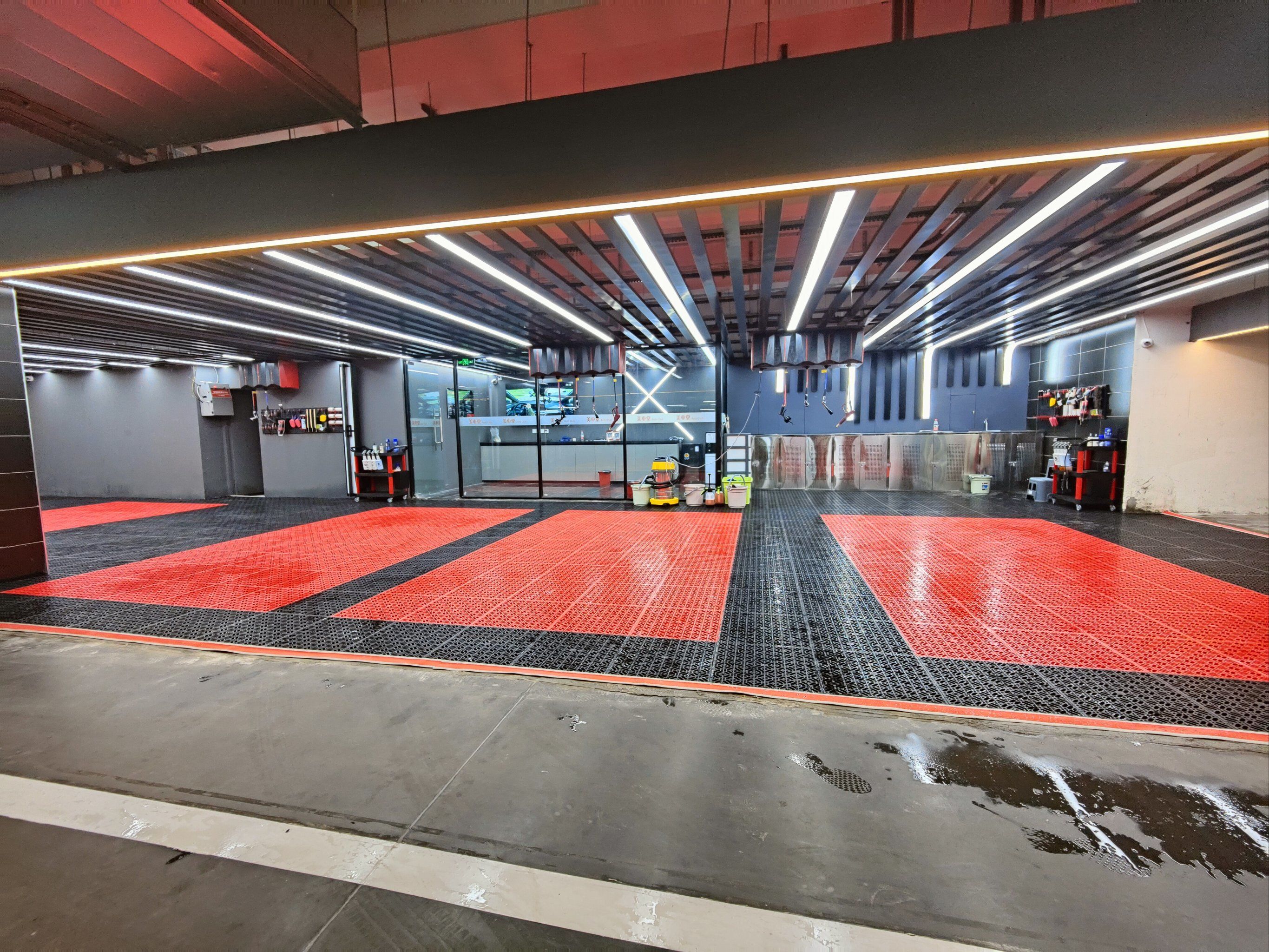 万象城新开的洗车店,非常方便,在车库b3层