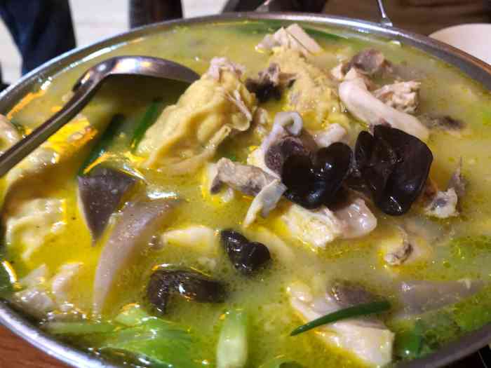 花生好吃的「三鲜锅仔」汤很鲜!徽菜的鸡汤我是服气的.