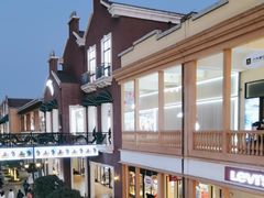 -王府井奥莱临潼小镇(临潼店)