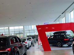 -成都华星名仕奥迪4S店(龙潭寺店)