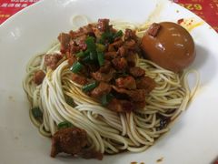 招牌辣肉干拌面-辣肉面大王(天平路店)