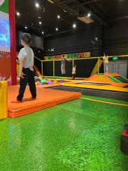 -蹦蹦跳跳(新奥购物中心店)