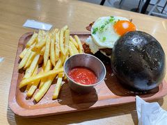 27&nbsp;牛肉汉堡-HELLO 27 意面·沙拉·帕尼尼