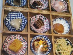 -阿瓦山寨·湘菜现炒·剁椒鱼头王(咸阳总店)