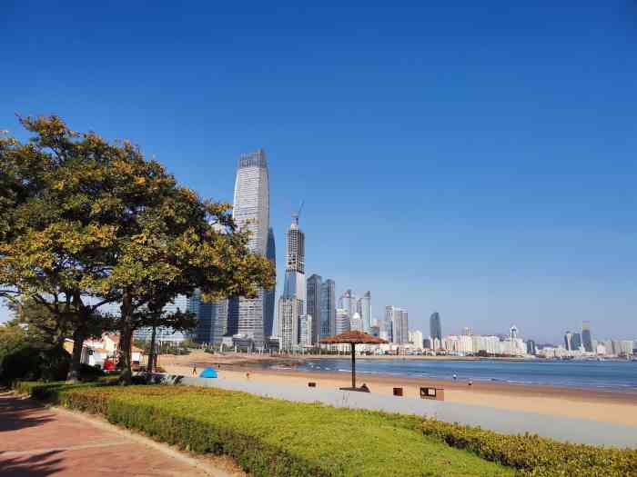 青岛第三海水浴场-"是来赶海的,提前查了潮汐的时间坐在岸边静.