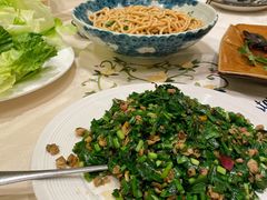 蚬肉生菜包-沙龙酒家