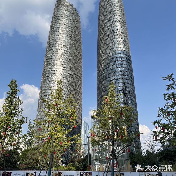 成都美食地标,双子塔旁边的一栋『吃货大楼』