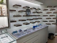 -翰佐蔡司小乐圆·依视路星趣控·暴龙眼镜折扣店