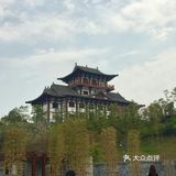 我见到了久违的阳光，是那么的灿烂，使人感到无限的暖意