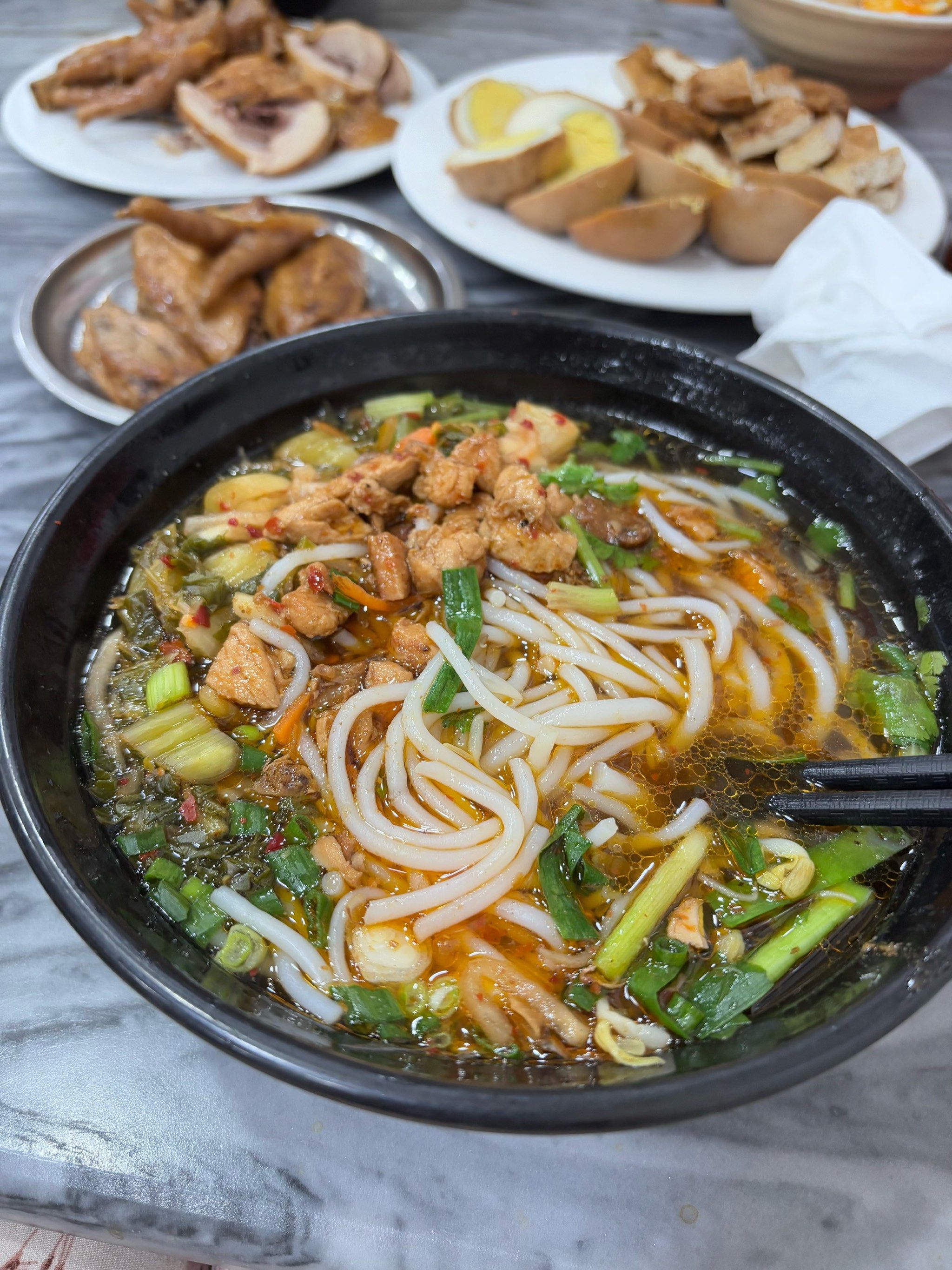 云南再回首鸡肉米线:一口汤底,魂穿云南!