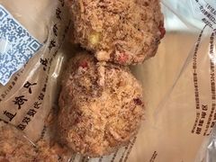 草莓味酥松小贝-鲍师傅糕点(江苏路店)