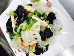 -屯老二农家铁锅炖·行业领军者(梅江店)