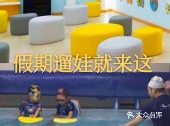 疫情大有好转，假期也来了，戴好口罩和宝宝一起来学游泳