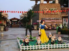 -亚龙湾亚泰商业街