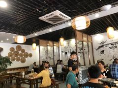 大堂-黄桷树曹家私房菜(江与城店)