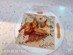 玻璃皮润烧乳鸽-大树餐厅(益田假日店)