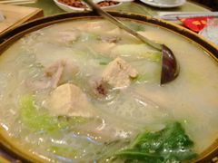 砂锅大骨头酸菜-鹤乡东北菜(崮山路店)