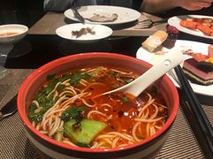 -大中华希尔顿酒店-念自助餐·嗨啤·小龙虾