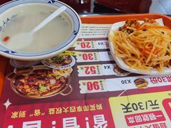 -牛一嘴·兰州牛肉面·大盘鸡(财富中心店)