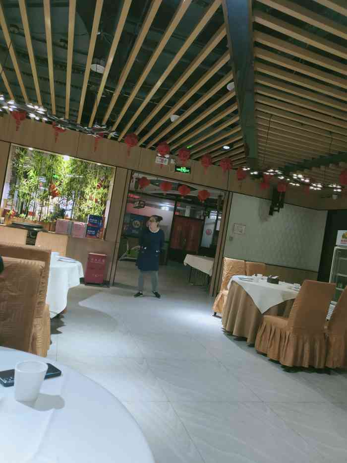 金百万烤鸭店(泰河园店)-"[薄荷]环境:这家金百万是在五楼,坐电梯.