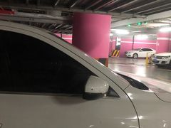 -白玉兰广场停车场