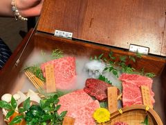 -山川小町·极番烧肉(新地假日广场店)