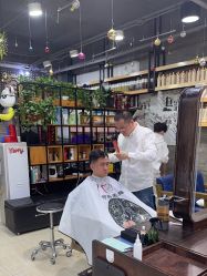 -阿兵荣辉美容理发有限公司