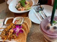 -Chom Cafe and Restaurant