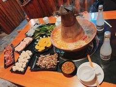 -果松木炭酸菜铜火锅·外婆参鸡汤