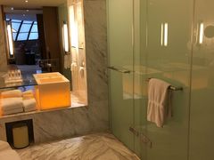 -上海滴水湖皇冠假日酒店