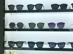 -臻美视爵眼镜·明月·依视路·蔡司折扣店(广渠门店)