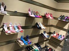 -Manolo Blahnik(置地广场店)