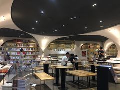 -钟书阁(珍园店)