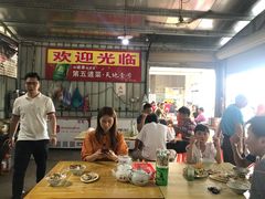 大堂-正宗牛奇排骨饭(第一分店)