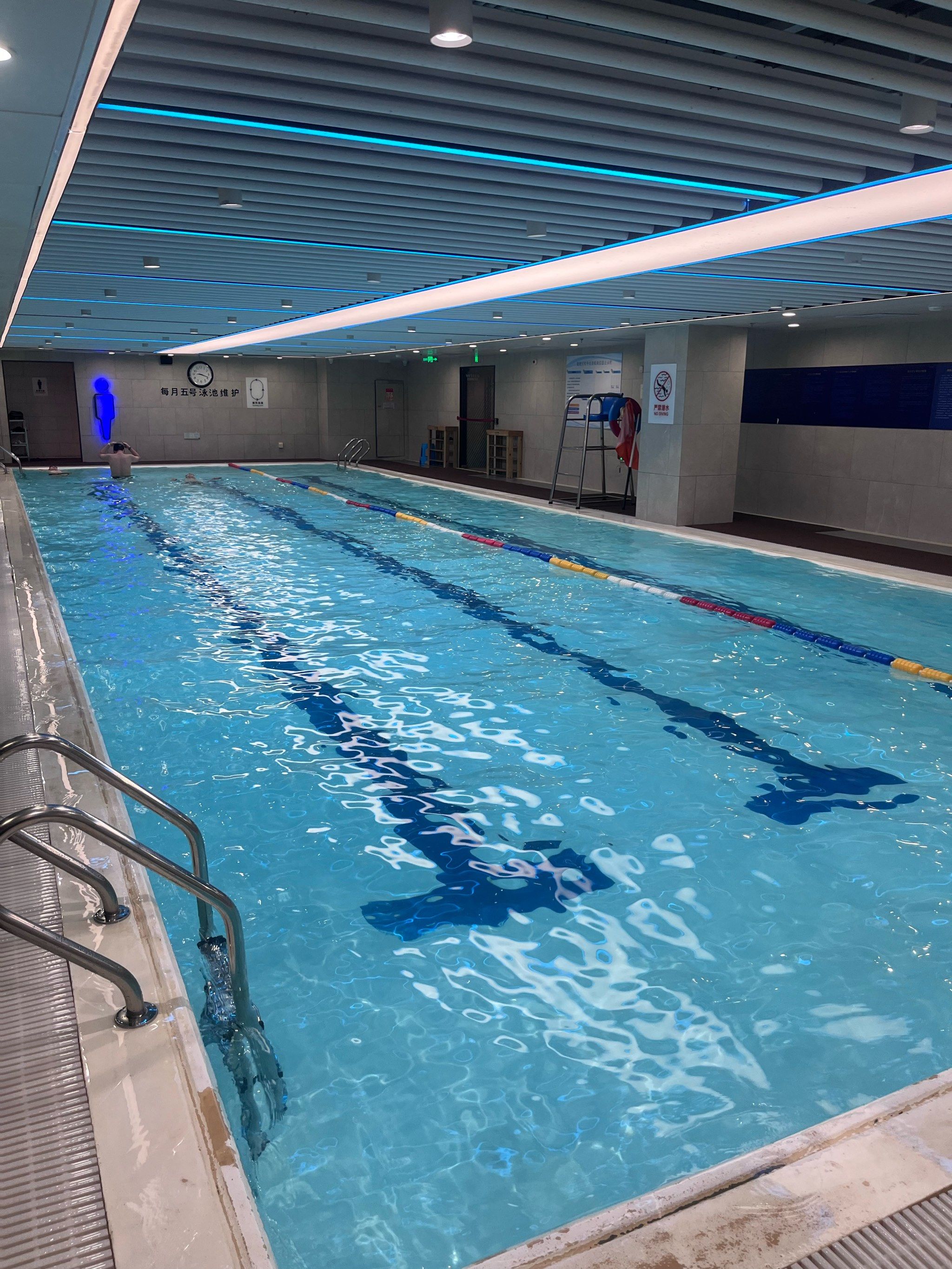 6节课学习完,可以在深水区不中断游全场了